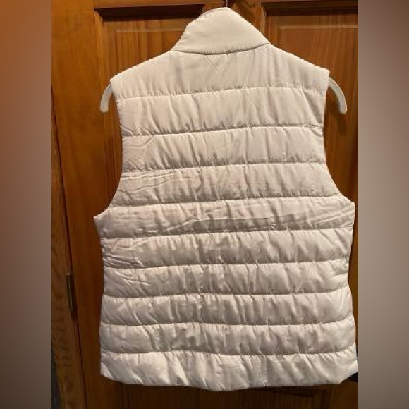 MICHAEL Michael Kors White Puffer Quilted Vest, Size M, Gold Hardware - Picture 2 of 3